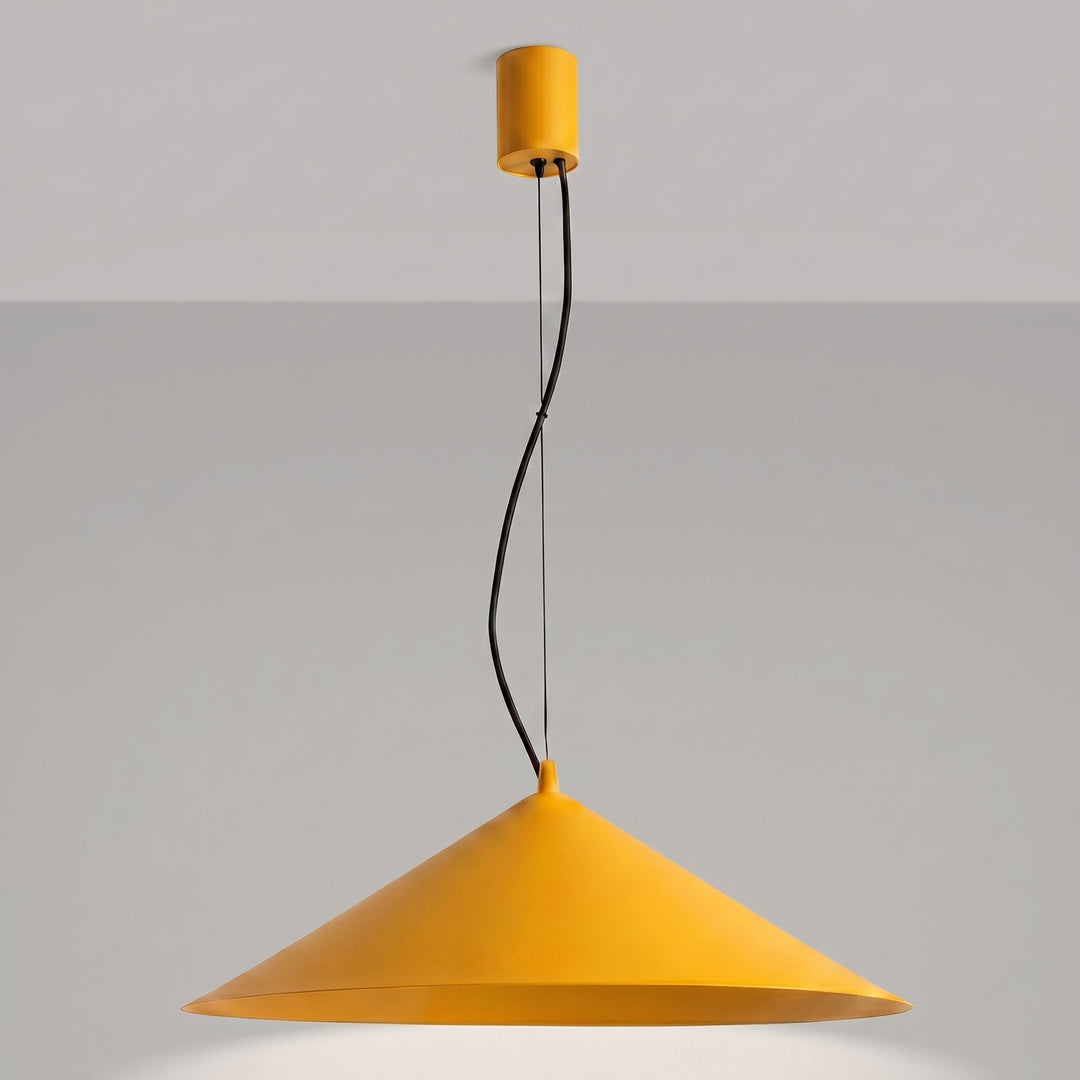 Suspension FINT jaune allumée, lumière vers le bas