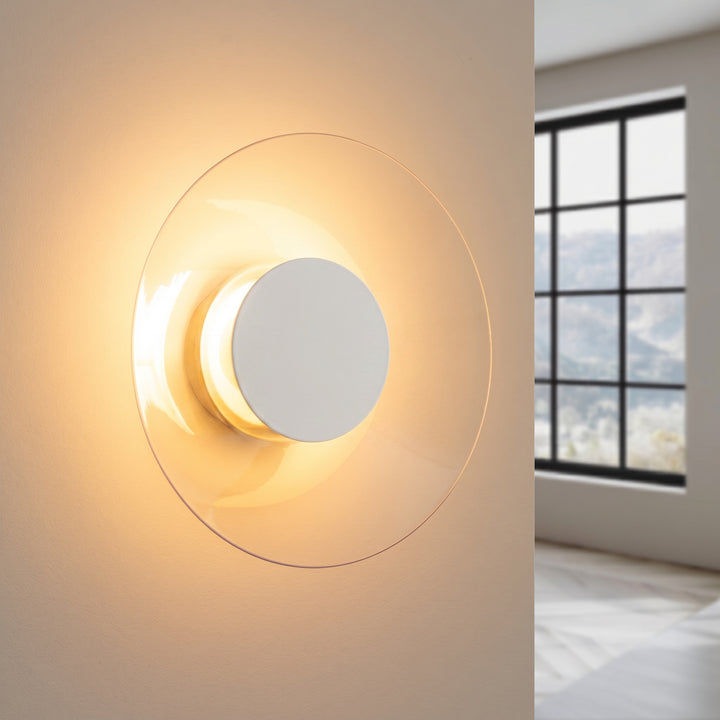 Applique murale ASTRO blanc allumée, halo derrière le disque