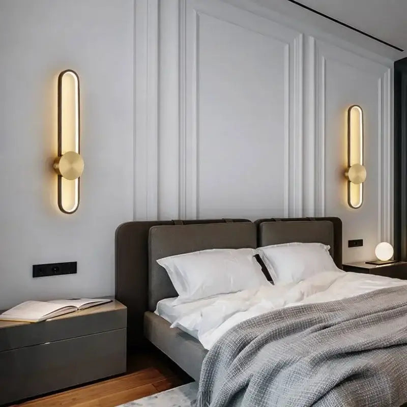 Applique murale led minimaliste avec détail doré au design épuré