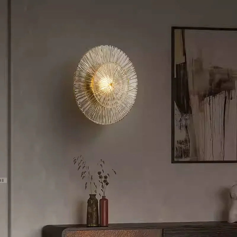 Lámpara de pared de cristal para sala de estar creativa posmoderna, lámpara de pared de lujo de latón personalizada y sencilla para dormitorio.