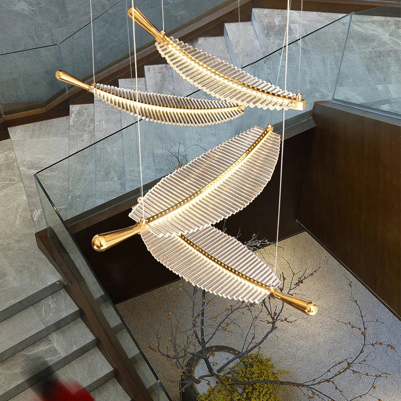 Lámpara de araña LED de lujo con forma de hoja de cristal y plumas, estilo creativo, giratoria, para escalera, para sala de estar y comedor.