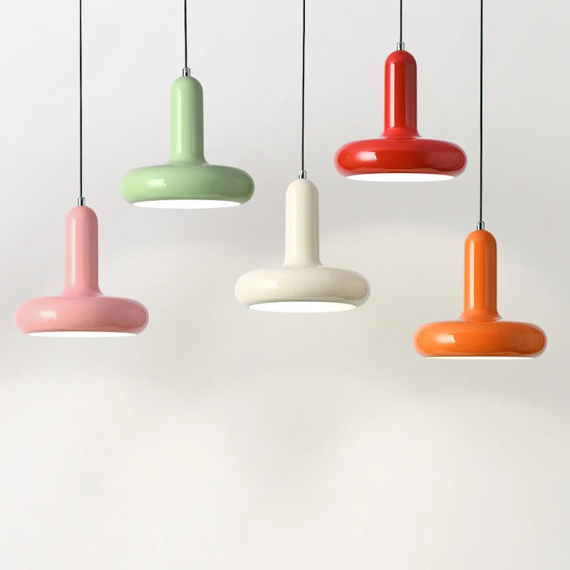 Lámpara colgante pequeña de macarrón escandinavo, moderna lámpara de noche de dormitorio de estilo crema, lámpara de mesa de bar para restaurante, moderna y sencilla.