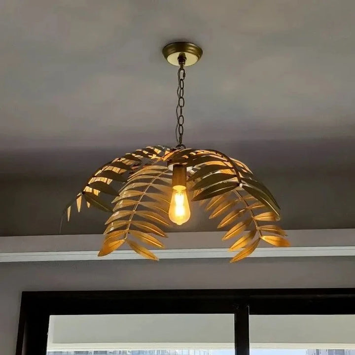 Lámpara colgante vintage de hierro forjado americano con hojas de palma, ideal para iluminación decorativa en salas de estar, comedores y dormitorios.