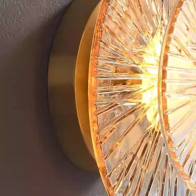 Lámpara de pared de cristal para sala de estar creativa posmoderna, lámpara de pared de lujo de latón personalizada y sencilla para dormitorio.