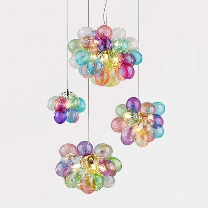 Lámpara de techo colgante con globos LED, coloridas bolas de cristal y burbujas, ideal para la decoración del hogar en sala de estar, dormitorio o cualquier espacio.