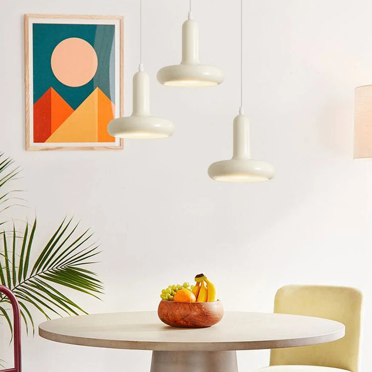 Lámpara colgante pequeña de macarrón escandinavo, moderna lámpara de noche de dormitorio de estilo crema, lámpara de mesa de bar para restaurante, moderna y sencilla.