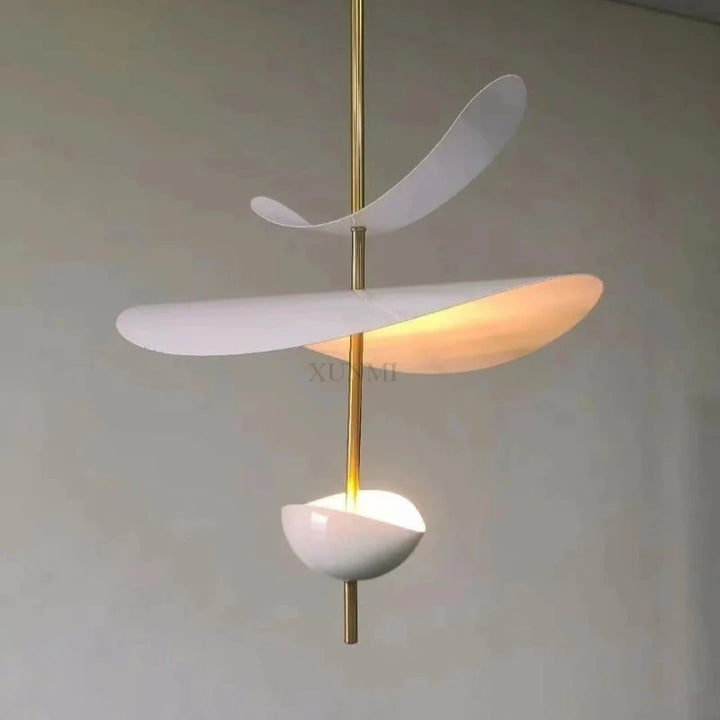 Lámpara de araña de pétalos moderna de diseño simple con superficie curva francesa para restaurante, dormitorio, luces colgantes artísticas de lujo, protección para los ojos