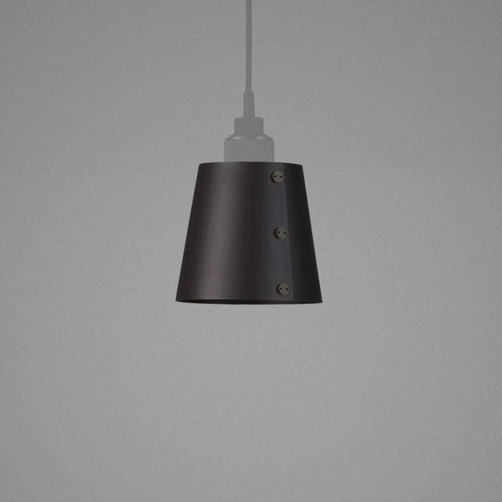 Abat-jour Hooked Small en métal coloris graphite