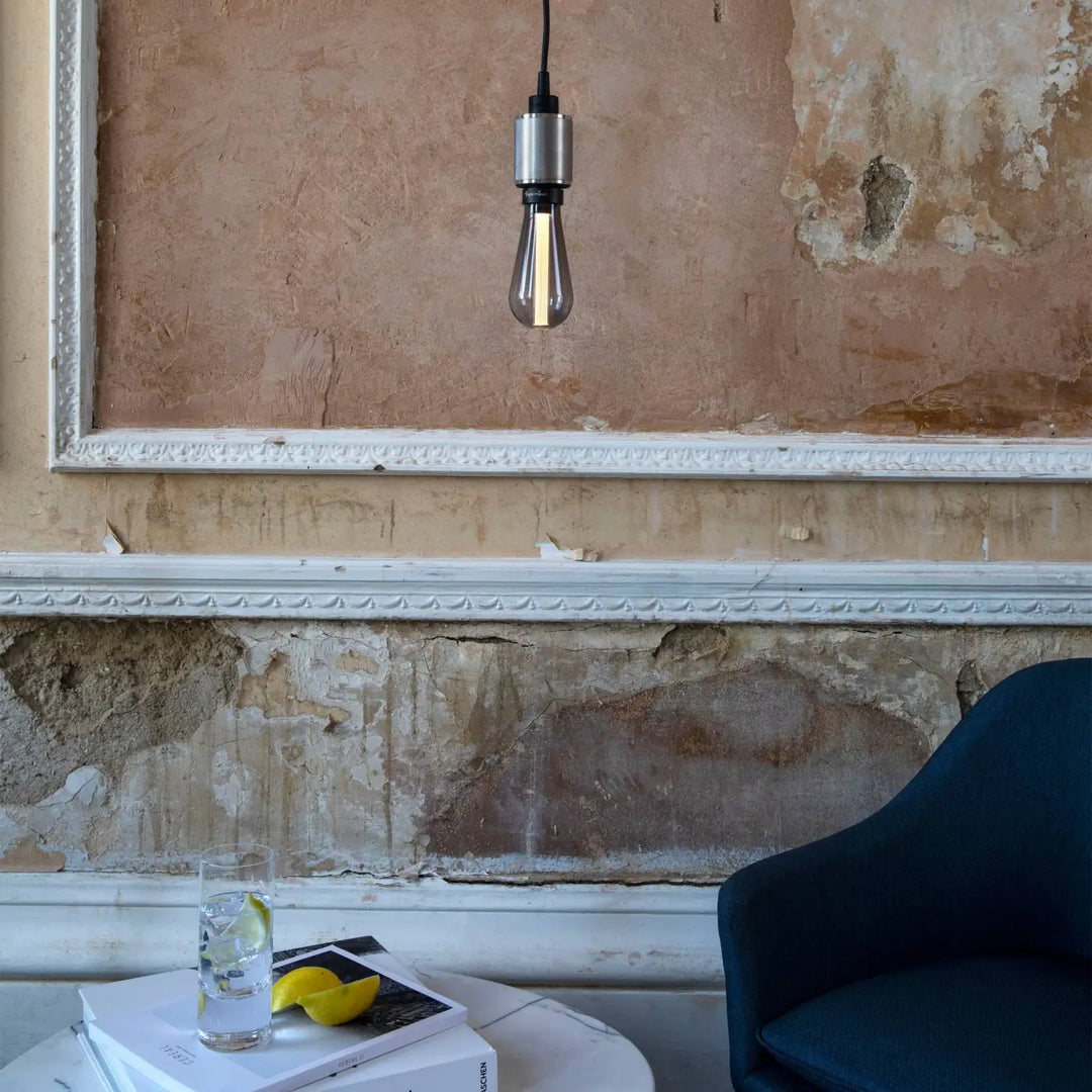 Ampoule LED Buster Bulb E27 fumée dans un intérieur #couleur_gris