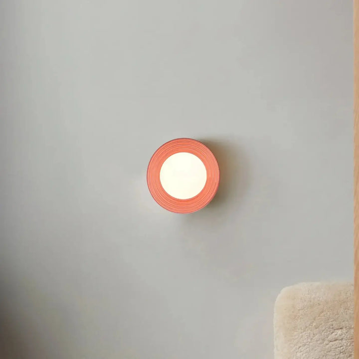 Applique murale alicia avec lumière led corail circulaire et centre lumineux blanc doux avec bord texturé en couches