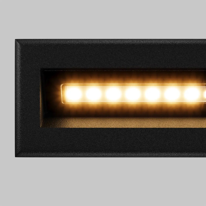 Applique encastrable bosca noire rectangulaire avec six leds blanches chaudes idéale d’une allée