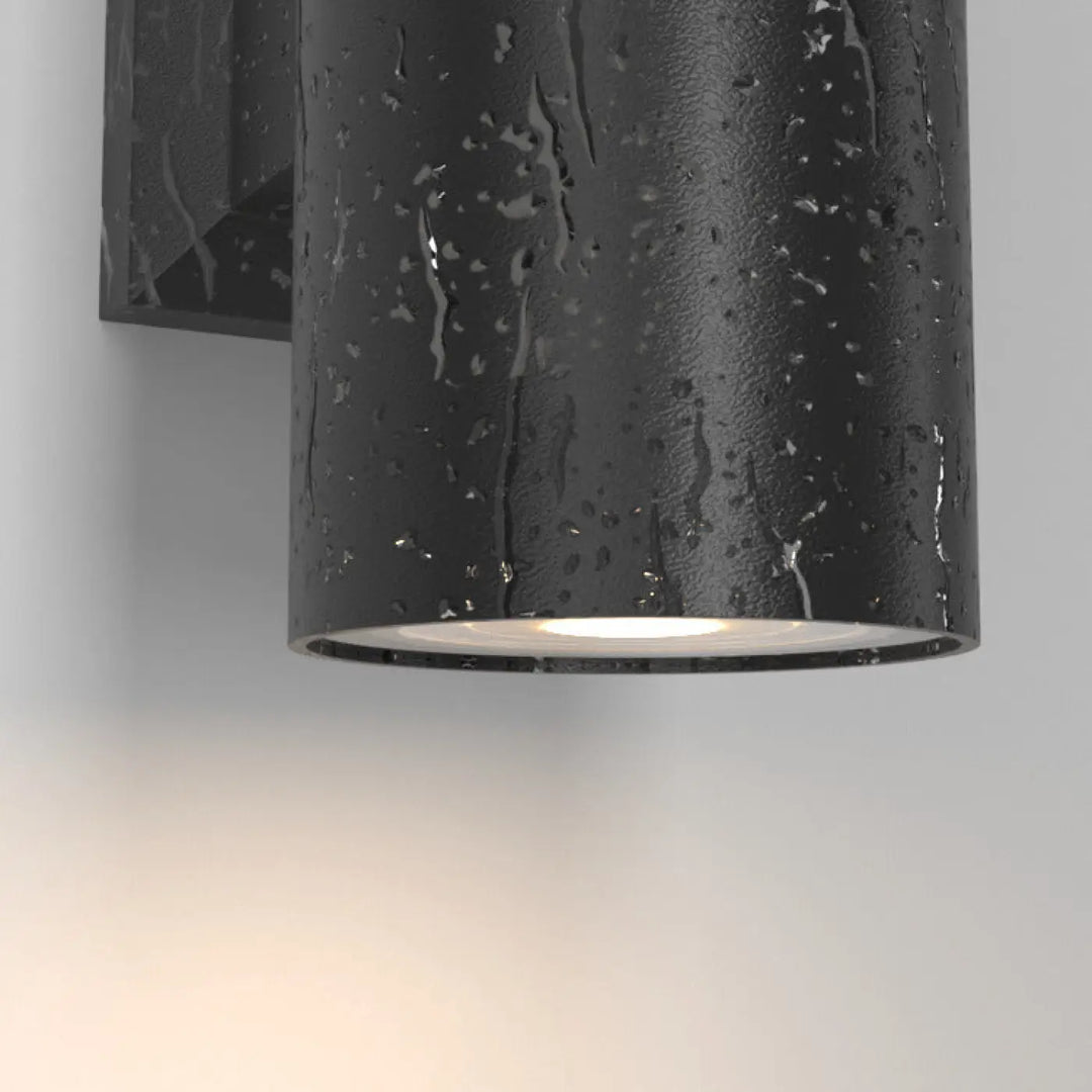 Applique extérieure bowery cylindre en aluminium thermolaqué noir avec finition texturée effet gouttes et ampoules gu10
