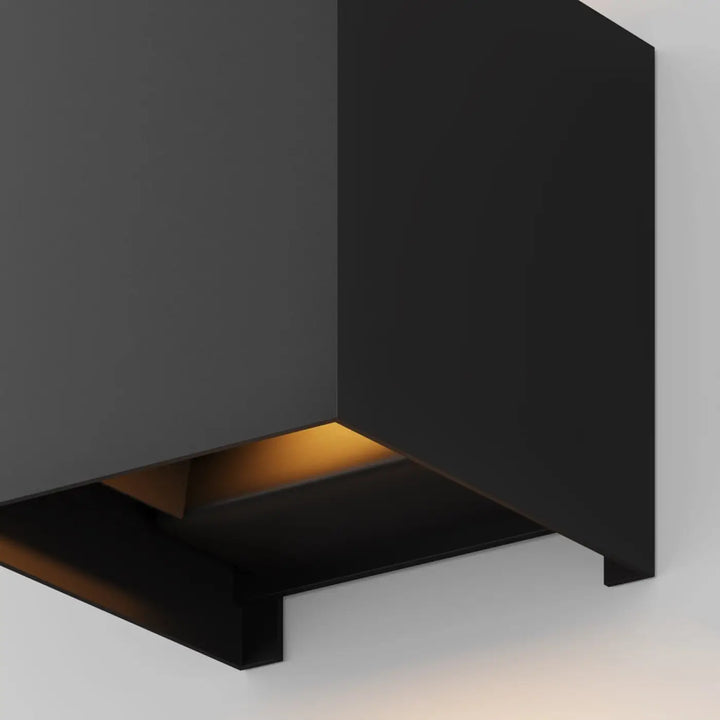 Applique extérieure fulton cube en finition noir mat avec double faisceau lumineux ambre intégré