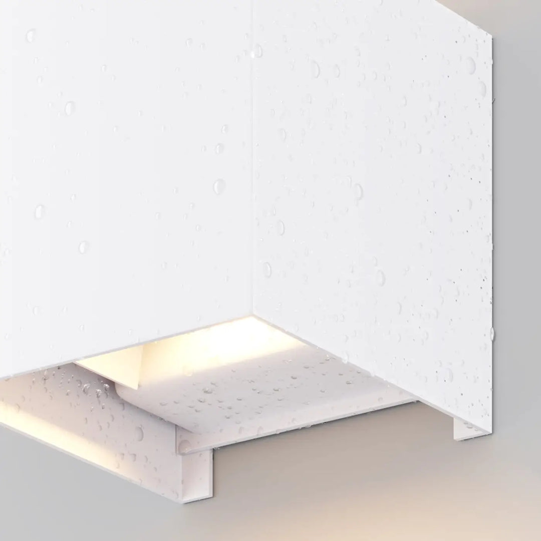 Applique extérieure fulton cube blanche texturée avec double faisceau et design géométrique moderne pour extérieur