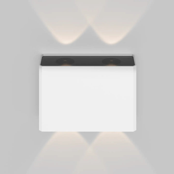 Applique extérieure led blanche moderne avec double diffusion et éclairage noir diffusant deux faisceaux inclinés doux