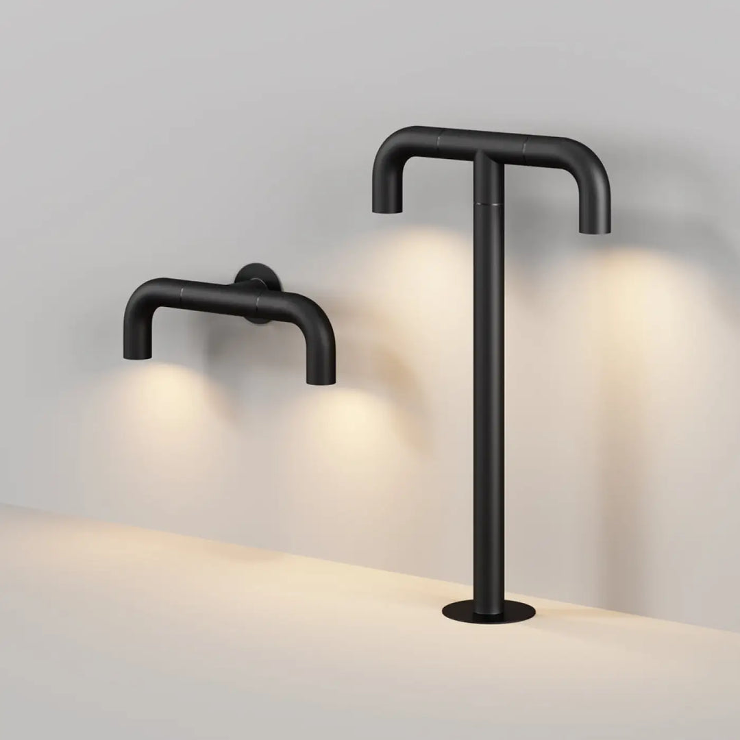 Applique extérieure led en aluminium noir finition mate avec design t minimaliste pour éclairage mural moderne