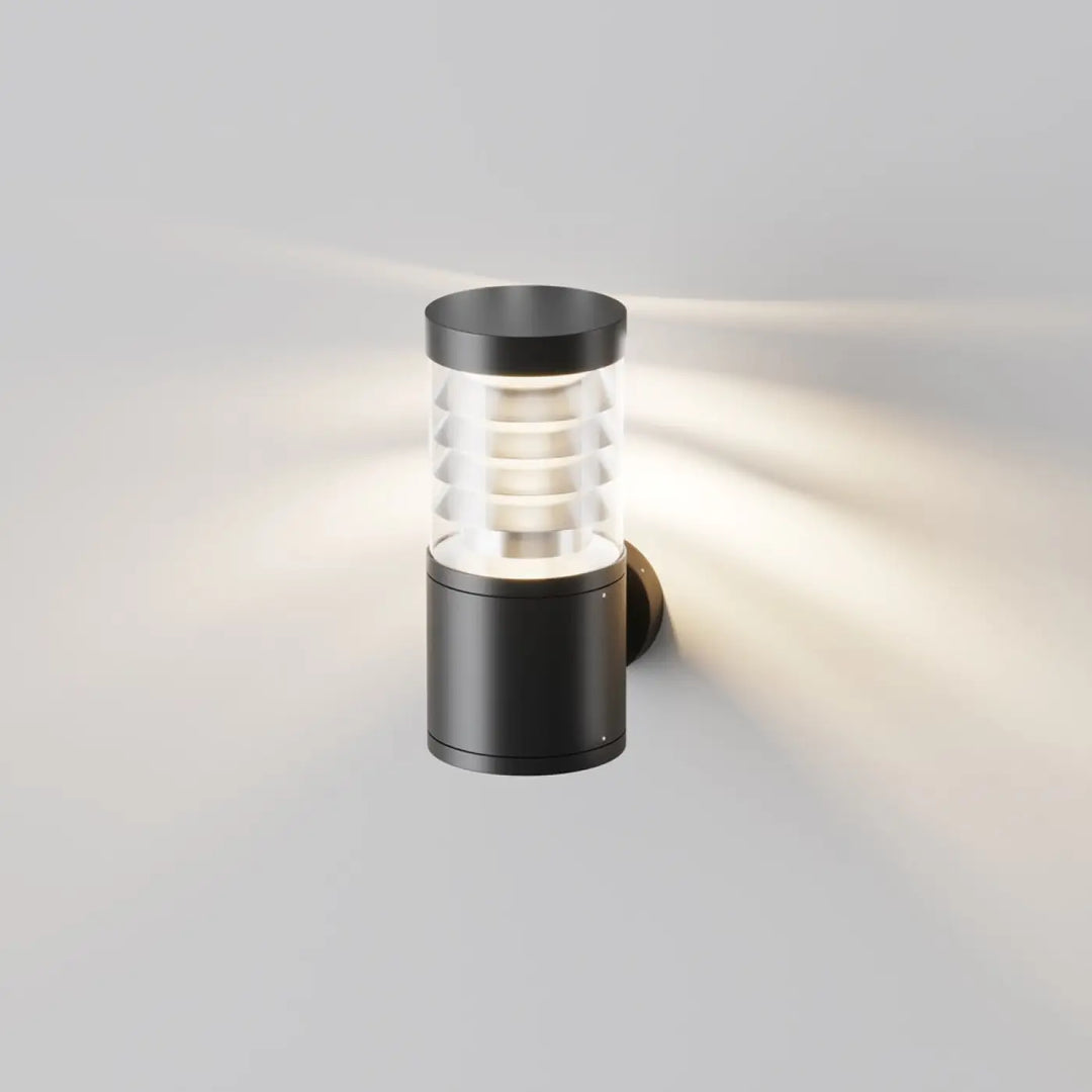 Applique extérieure en acier noir avec diffuseur verre strié cylindrique et éclairage led blanc chaud