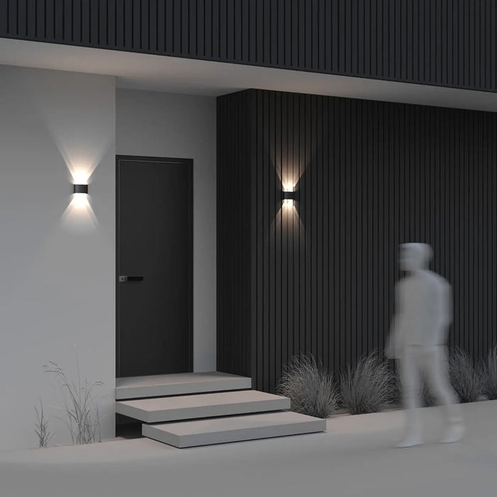 Applique extérieure led strato compacte en noir avec design minimaliste pour lumière indirecte moderne