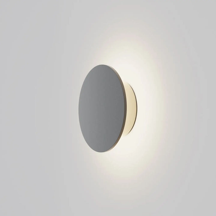 Applique extérieure led walD disque en acier gris avec visage circulaire mat et éclairage ambiant chaleureux