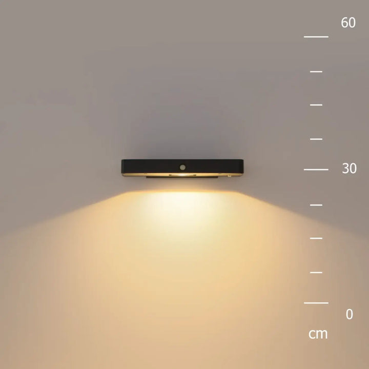 Applique extérieure barre ultra-fine en acier noir avec lumière led murale à faisceau chaud et focalisé