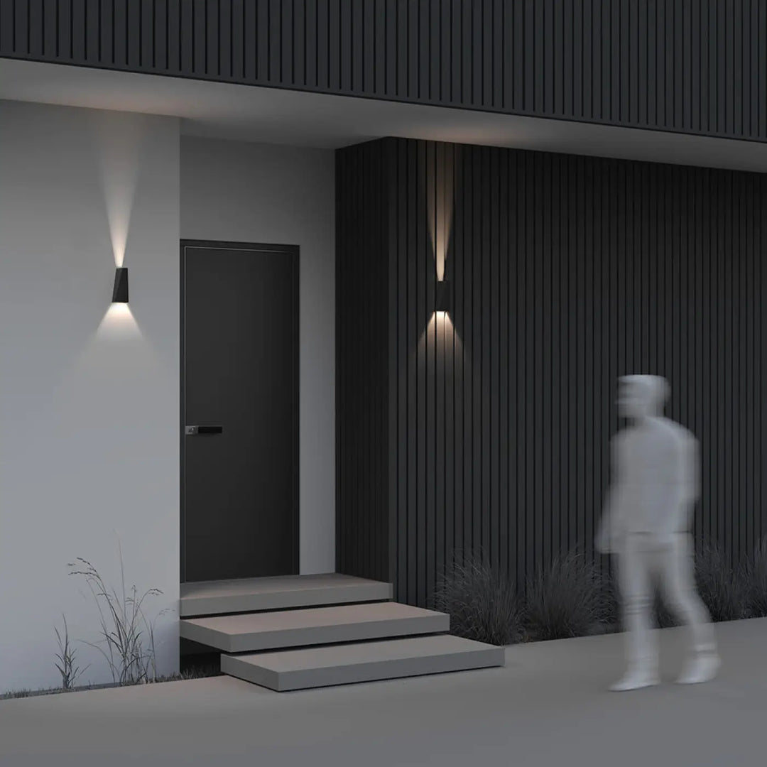Applique extérieure times square bloc vertical en métal noir minimaliste avec design angulaire élégant pour mur extérieur
