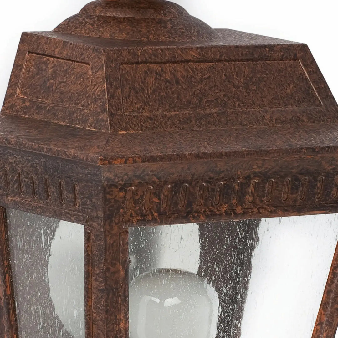 Détail du verre et de l'acier de l'applique Argot