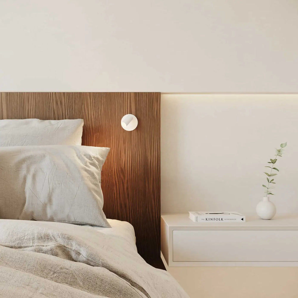 Applique liseuse Chic blanche dans un intérieur #couleur_blanc