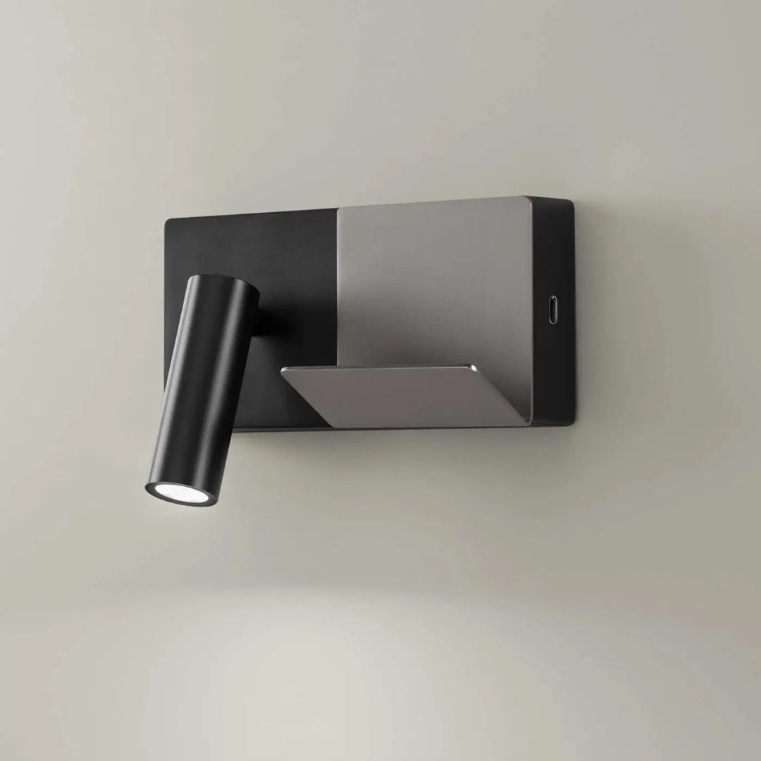 Vue d'un luminaire LEDS C4 en aluminium noir