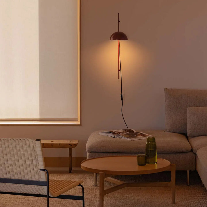 Applique Matilda grenat dans un intérieur