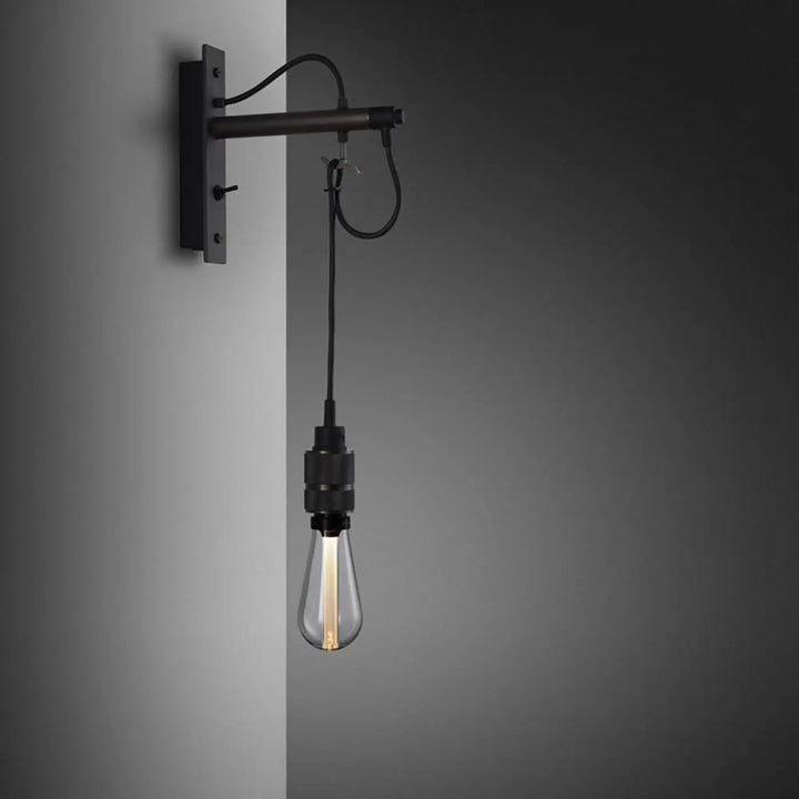 Applique murale Hooked Nude en bronze fumé #couleur_gris