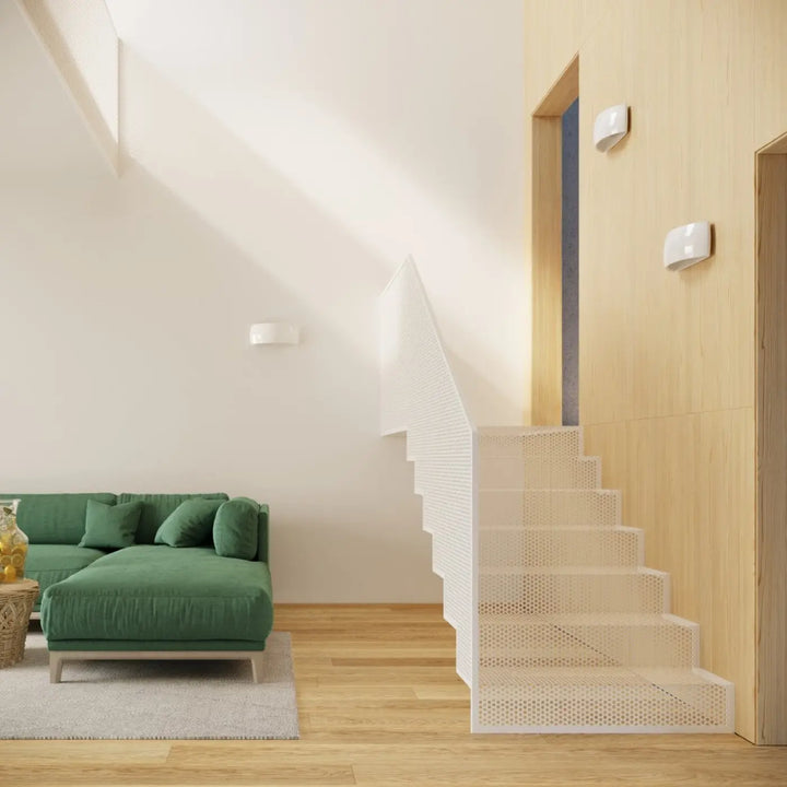 L’applique murale pontius blanc en métal perforé offre une lumière douce et un design minimaliste moderne