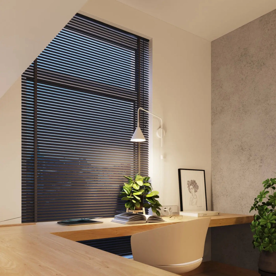 Applique murale nox blanc avec abat-jour géométrique et forme exceptionnellement légère pour un style moderne