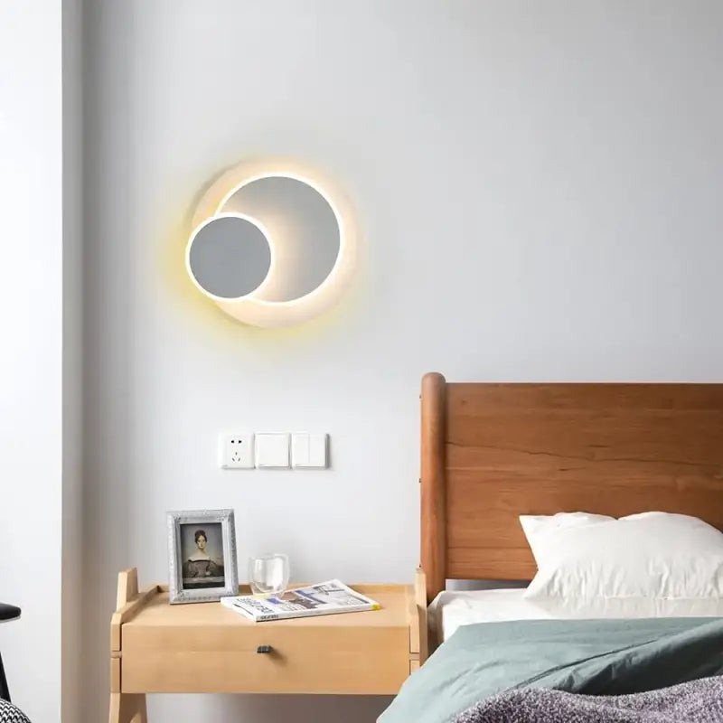 Applique murale blanche avec deux cercles en LED

