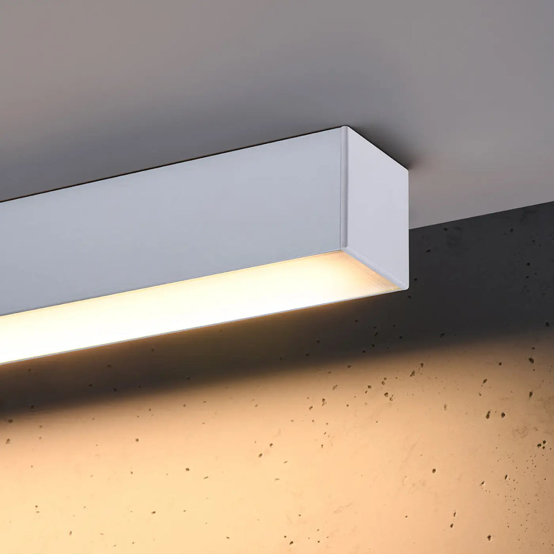 Luminaire plafonnier pinne 90 blanc avec éclairage led chaud design minimaliste pour paramètres d’éclairage modernes