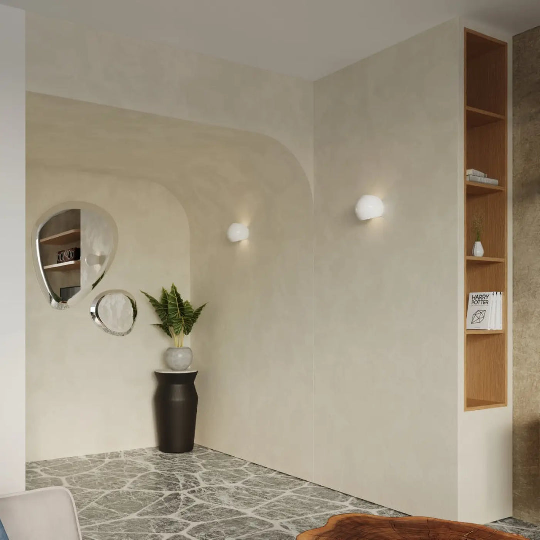 Applique murale moderne globe vernie en céramique blanc brillant avec design sphérique minimaliste murale moderne laquée