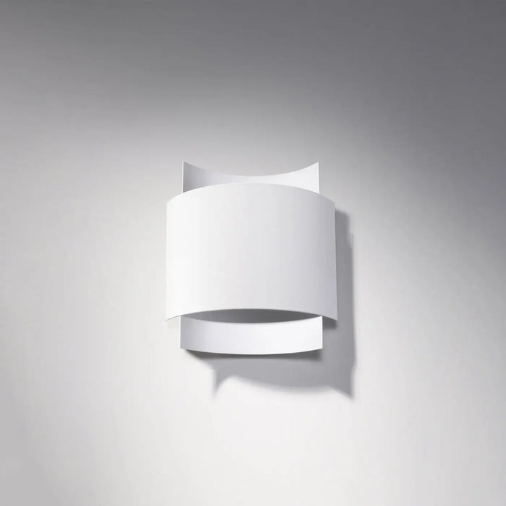 Applique murale impact blanc au design original fera avec finition mate lisse pour un luminaire mural intemporel