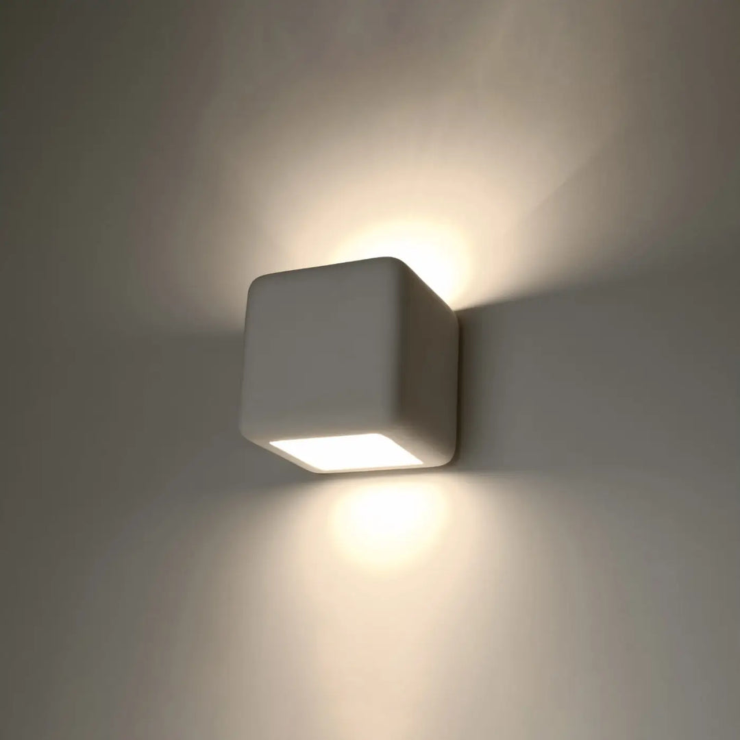 Applique murale céramique moderne nesta blanche en forme de cube avec une belle lumière chaude douce