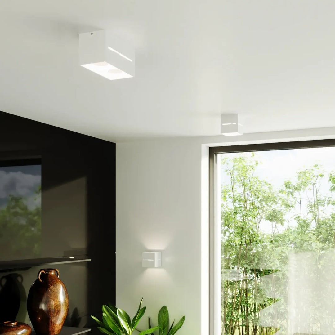 Applique murale lobo maxi blanc avec design minimaliste carré et perforation lobo pour éclairage moderne intérieur