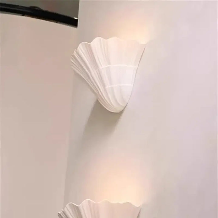 Applique murale blanche en forme de coquillage au style marin