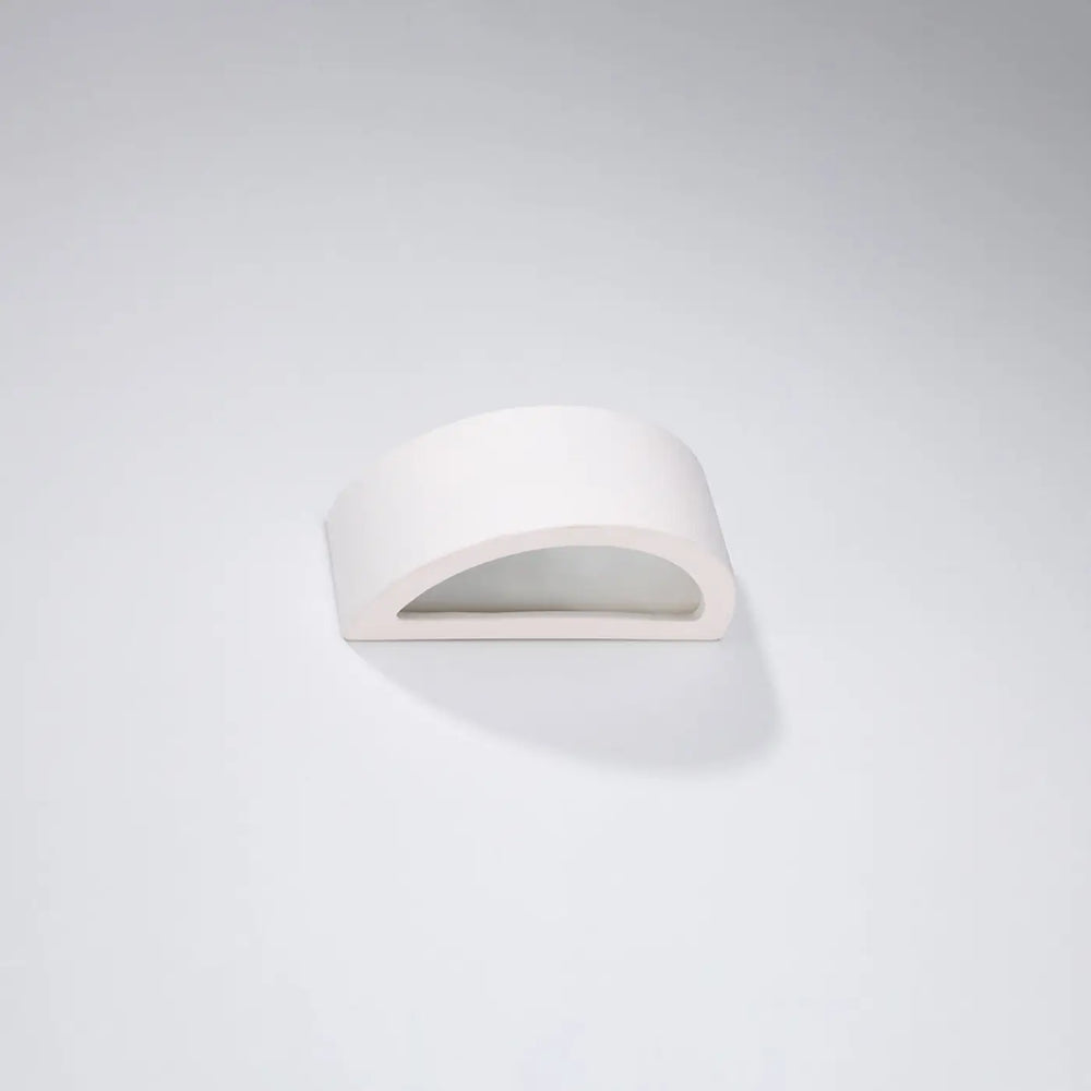 Applique atena 30 en céramique blanche avec design moderne et combinaison unique en forme d’arche lisse