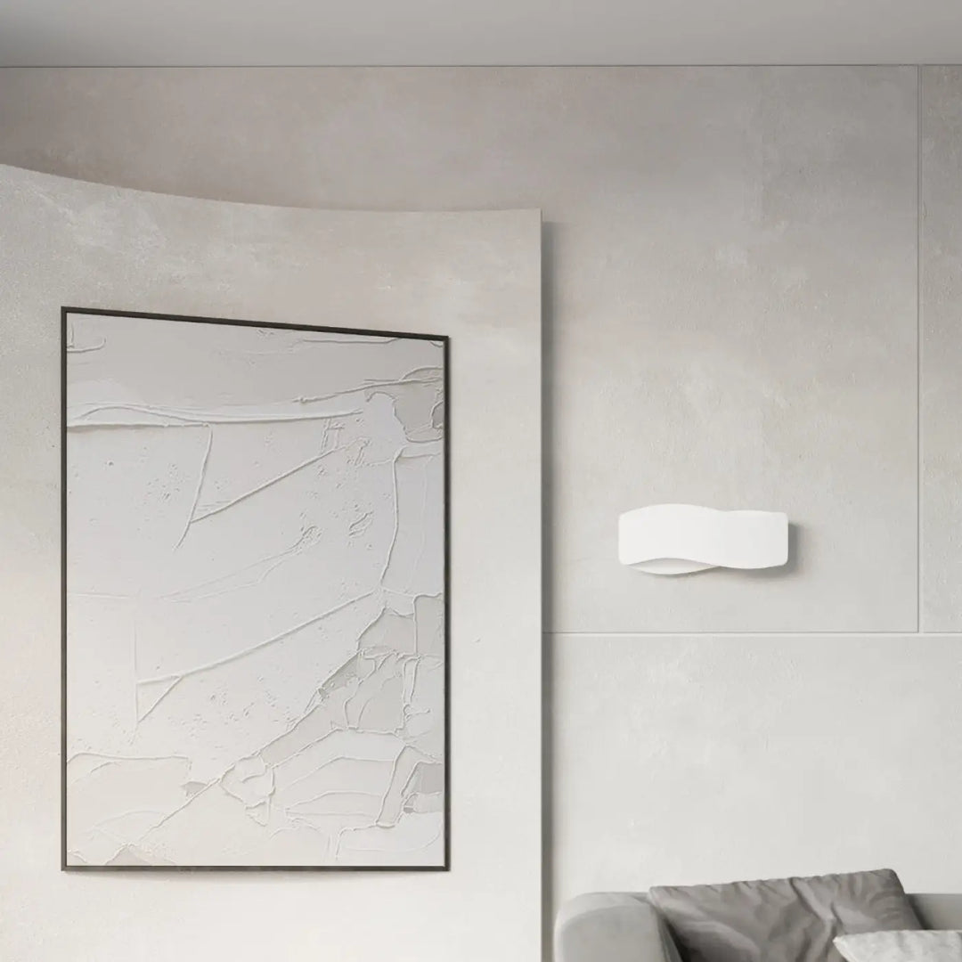 Applique murale tila 40 blanc avec design original ondulé, luminaire tila intemporel et minimaliste