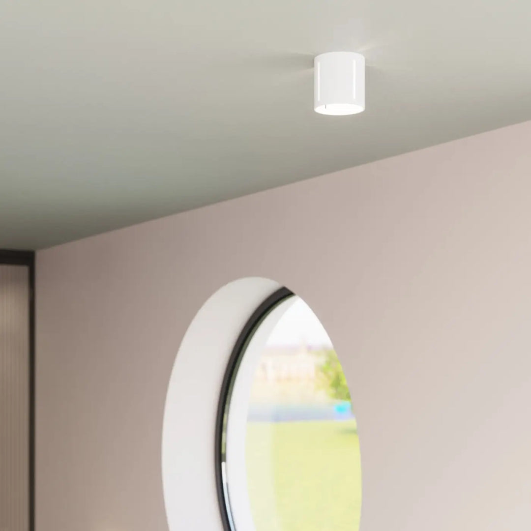 Applique murale inez blanche cylindrique avec perforation linéaire design moderne pour éclairage plafond