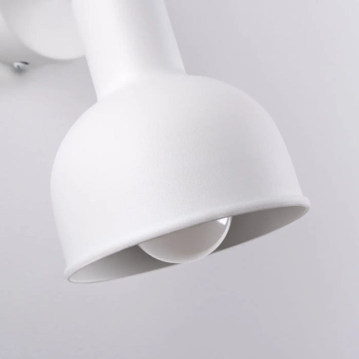 Lampe elba blanche mate murale avec abat-jour en dôme pour un minimalisme combiné à des éléments subtils