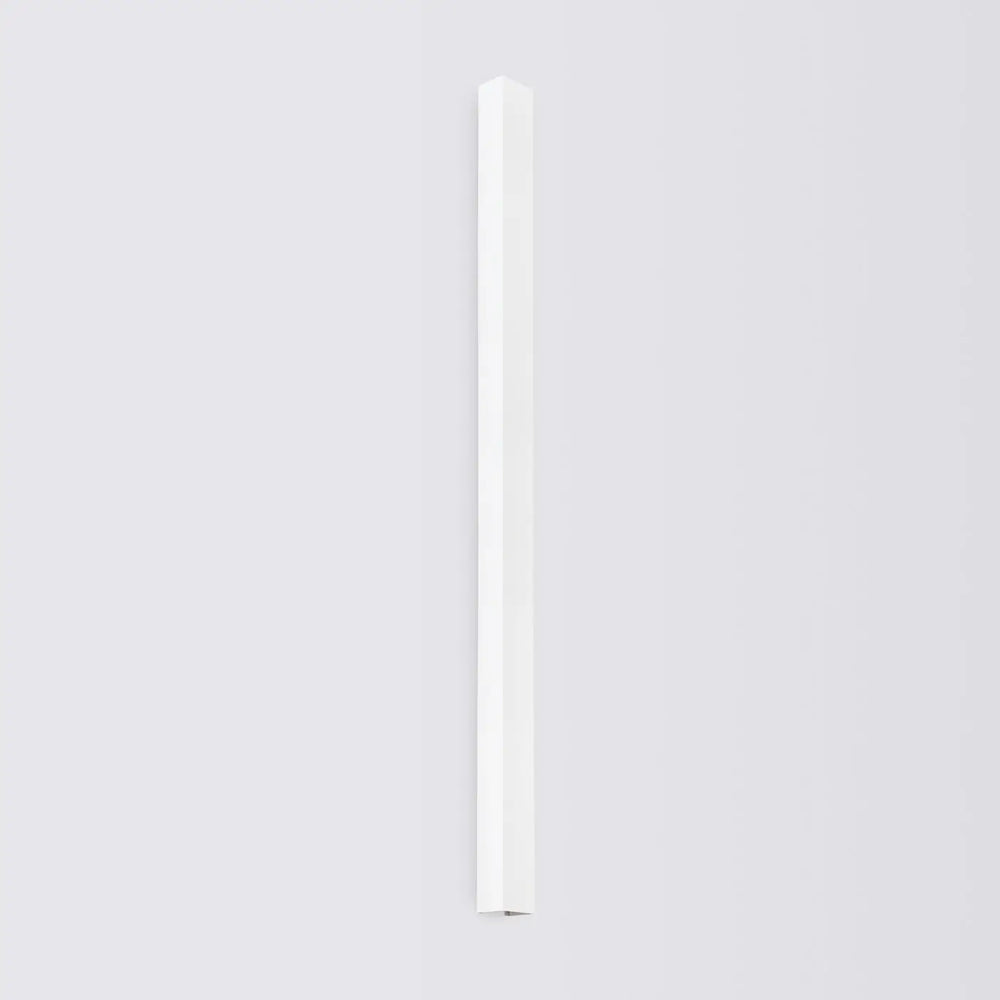 Applique murale freya 150 blanc compose d’appliques murales minimalistes disponibles en cinq coloris avec profil rectangulaire slim