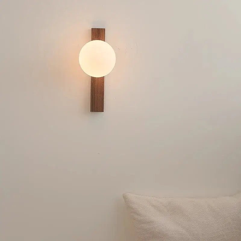 Applique bois noyer avec boule en verre led moderne design