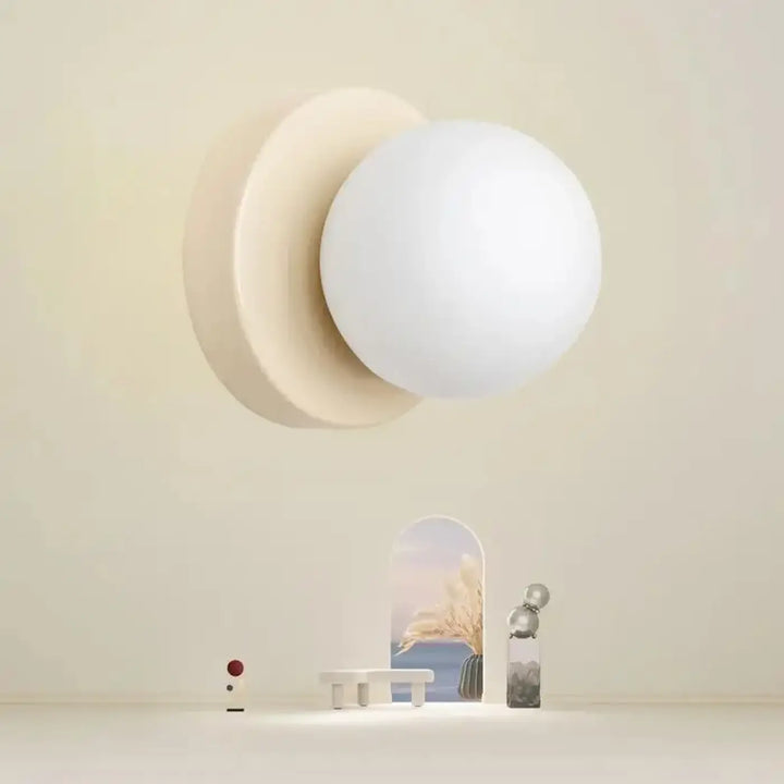 Applique Murale Boule Blanche Avec Support Coloré Design