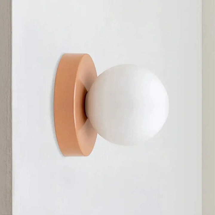 Applique Murale Boule Blanche Avec Support Coloré Design