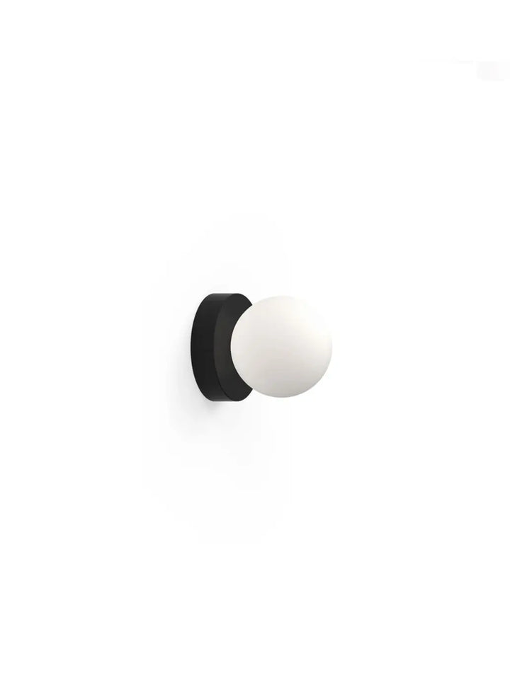 Applique Bola Sphere à rosace noire, globe en verre opale de 13 cm