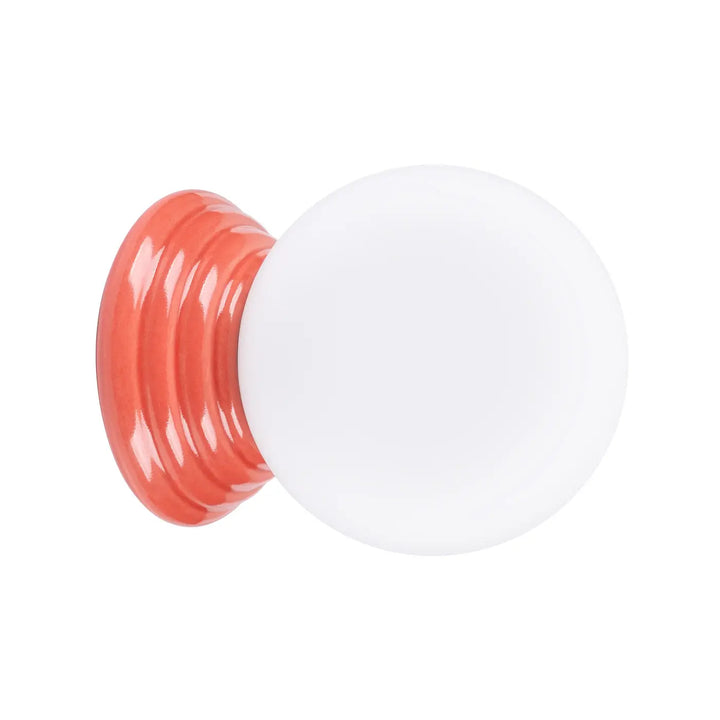 Applique murale zori en céramique corail et blanc avec finition brillante offrant une belle décoration et qualités esthétiques