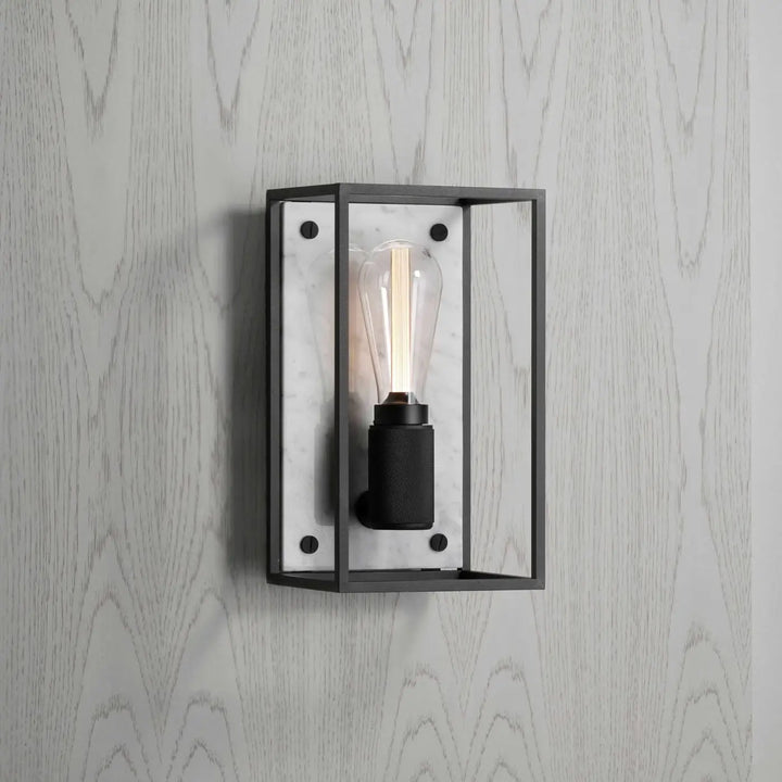 Applique murale Caged Medium en marbre blanc #couleur_blanc